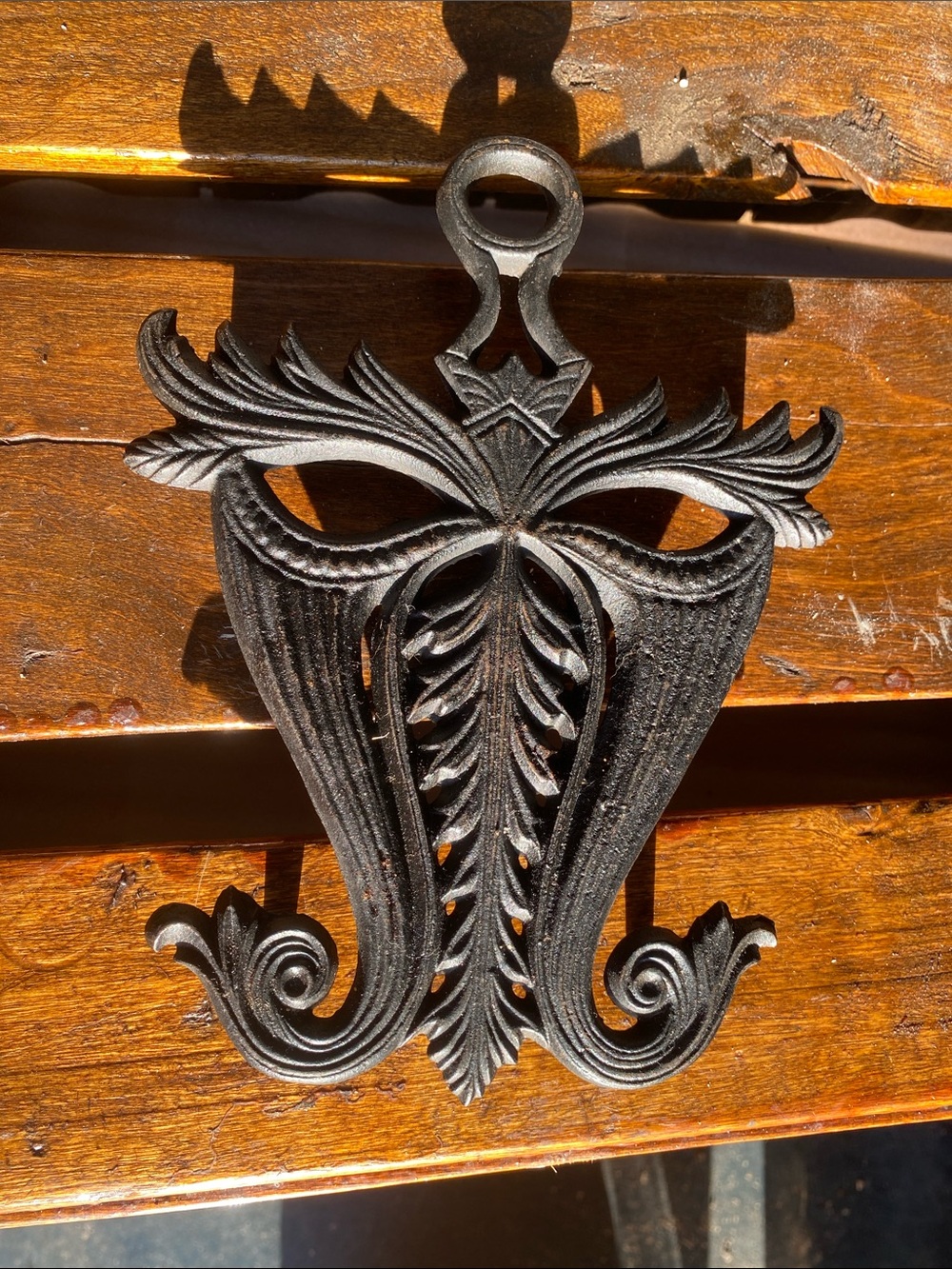 Vintage "Doodler's Dream" Cast Iron Trivet Gothic Tribal Mask/Fern 4 Pegs 1970s